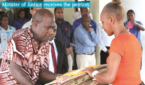Florence Lengkon presents the protestors’ petition to the Justice Minister. Photo: TIV