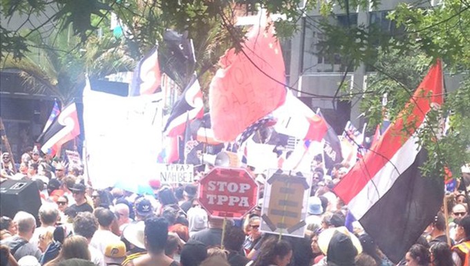 Protesters peacefully blockade central Auckland as ministers sign TPPA