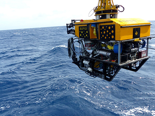 FK160407-ROPOSlaunch-DuPreez-0053.jpg- ROV ROPOS is launched from the aft deck of R/V Falkor into the Pacific. Credit: SOI/Cherisse Du Preez