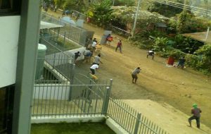 Fighting on the University of Goroka campus today over classes for semester 1 and the five-week protest. Image: Tapua Mahn FB/Loop PNG