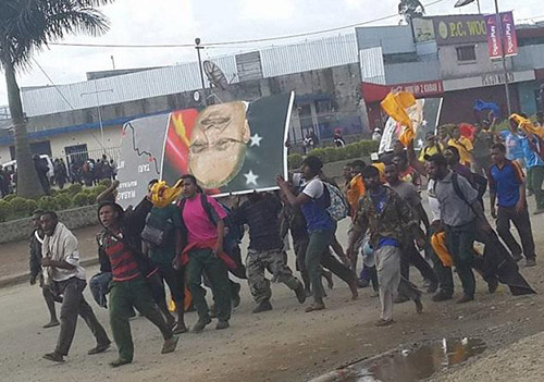 A demonstration in Mt Hagen yesterday over policed shooting at students and calling for the resignation of Prime Minister Peter O'Neill. Image: Kili Kalo Vaikeli FB