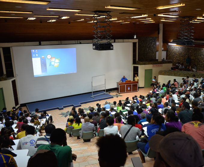 Students and staff at the forum discussing UPNG and national issues today. Image: Citizen Journalist