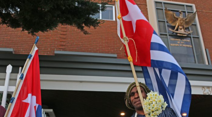 Gallery: Biak isn’t forgotten – protesters raise Morning Star flag in Sydney