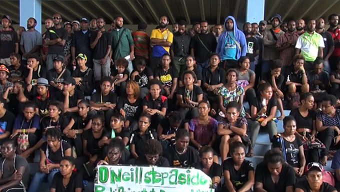 Radio 95bFM features PNG student unrest calling for PM to resign