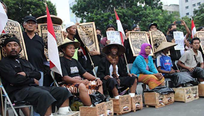 Church supports ‘concrete feet’ environment protest in Jakarta