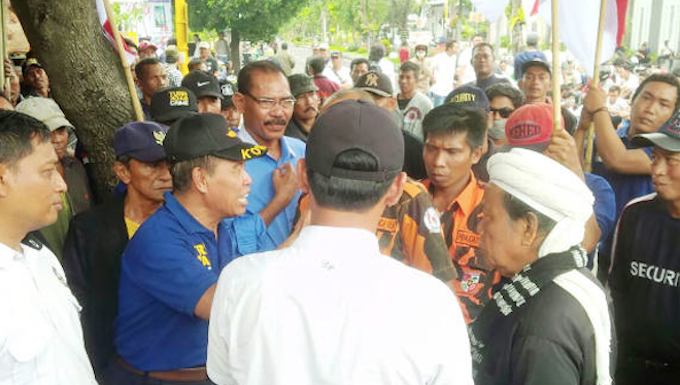 Indonesian court convicts mining protester over ‘communist’ symbol