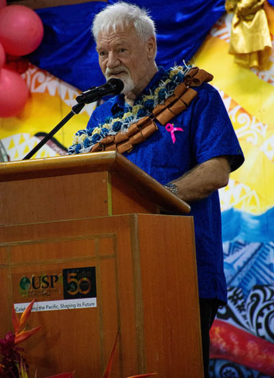 The Pacific Media Centre’s Professor David Robie speaking on the contemporary dangers of journalism. Image: Harri Selmen/Wansolwara