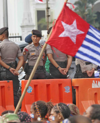 Papuans raise Morning Star flag in Jakarta, burn Jayapura buildings Morning Star