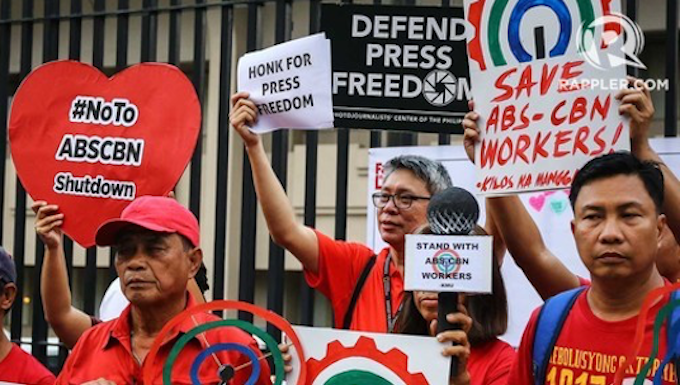 Opposition senator challenges top Duterte aide in TV network row