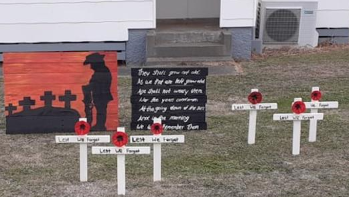 New Zealanders commemorate Anzac Day under lockdown rules Anzac Day 2020