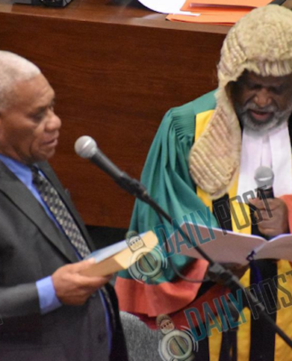 Vanuatu PM Bob Loughman