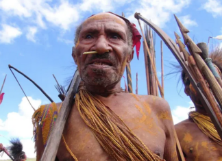 Menyamya bows & arrows