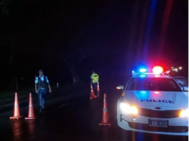 Fiji police curfew roadblock