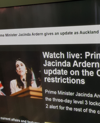 Hundreds call busy NZ healthline over new lockdown, emergency text resent PM Jacinda Ardern 120820