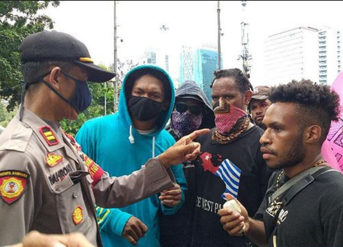 Papuan students question rally ban – no action against Islamic hardliners