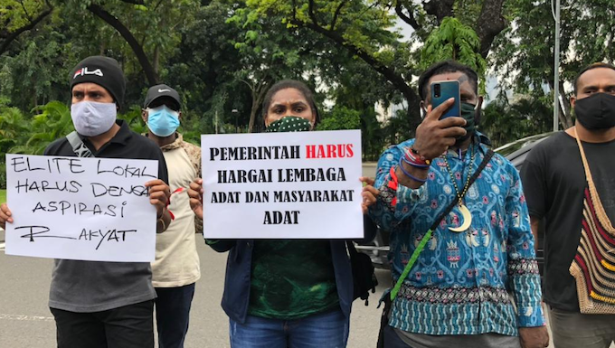 Mimika students protest 1