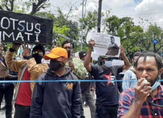 Papuan students protest