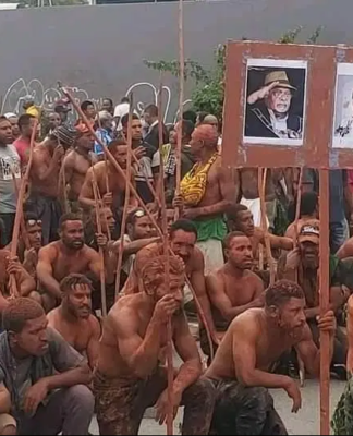 Somare tribute marches