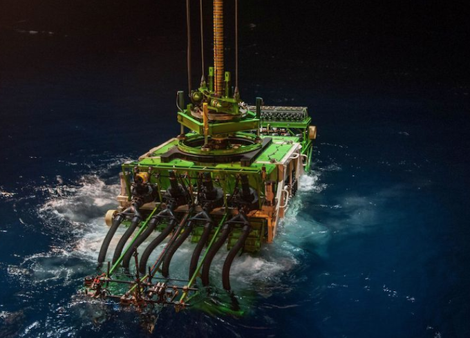 Deep sea mining robot