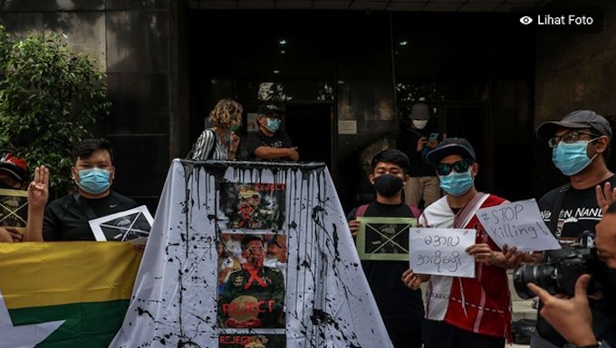 Milk Tea Alliance activists in Jakarta