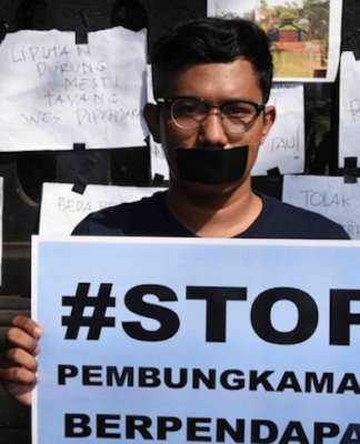 Protesting Indonesian journalist