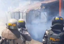 ndonesian police fire tear gas at Papuans