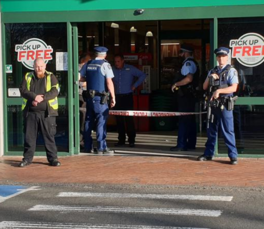 NZ police at Countdown