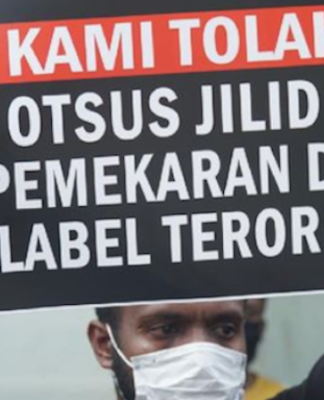 Protest in Bandung rejects Papuan Otsus, militarism, war on Palestine No to Special Autonomy placard