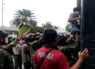 May Day Papuan students being arrested