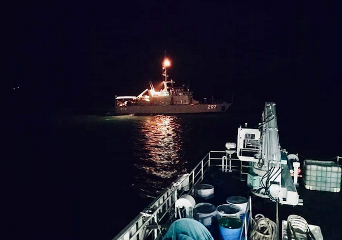 The RFNS Kikau departing for the search area