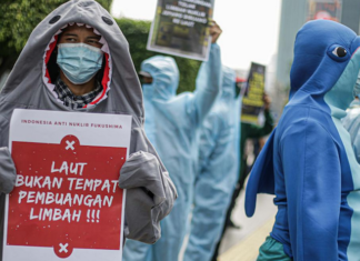 Indonesian anti-nuke waste rally