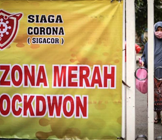 Lockdown sign Jakarta 250621