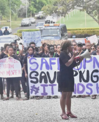 Angry male student mob targets media over UPNG sexual abuse protest UPNG female student vice-president Nancy Poglau