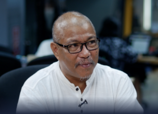 Filipino journalist Nonoy Espina