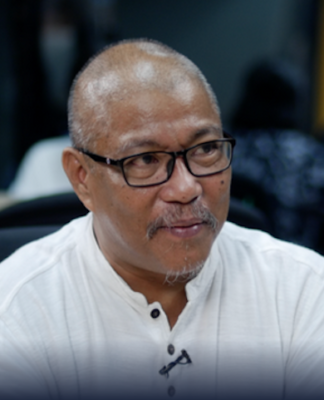 Filipino journalist Nonoy Espina