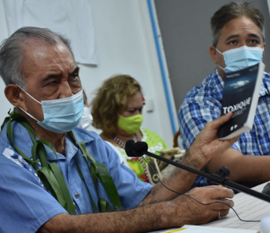 Oscar Temaru and the book Toxique