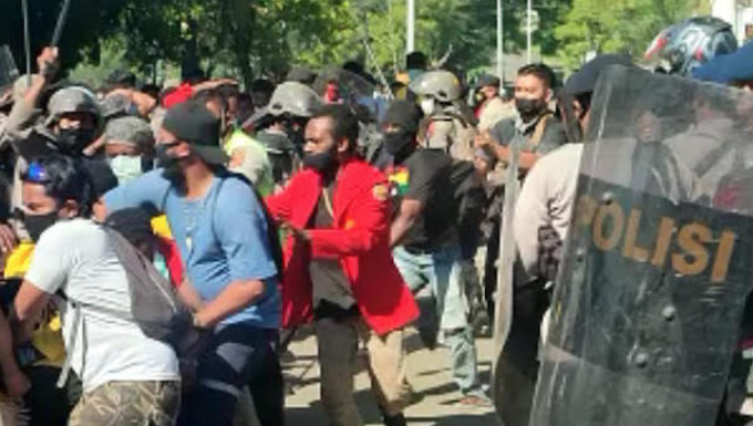 Papuan students protests against Otsus