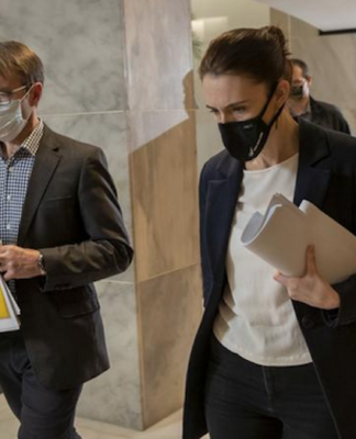 Dr Ashley Bloomfield and Prime Minister Jacinda Ardern 300821