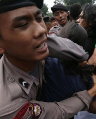 Open letter from Papua: Indonesian state creates stalemate of injustice Indonesian police brutally break up a Jayapura rally
