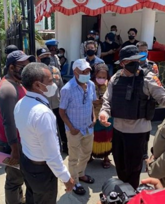 Police stop Rev Benny Giay