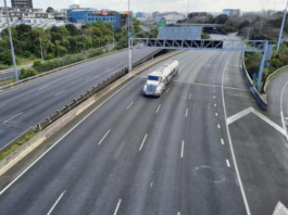 Southern motorway near Auckland city central during lockdown 190821