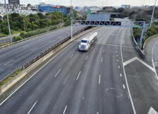 Southern motorway near Auckland city central during lockdown 190821