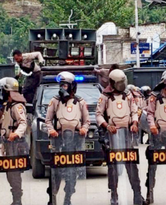 Indonesian riot police crackdown on UNCEN students.