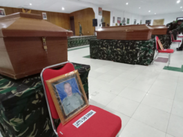Caskets of four Indonesian soldiers in Papua