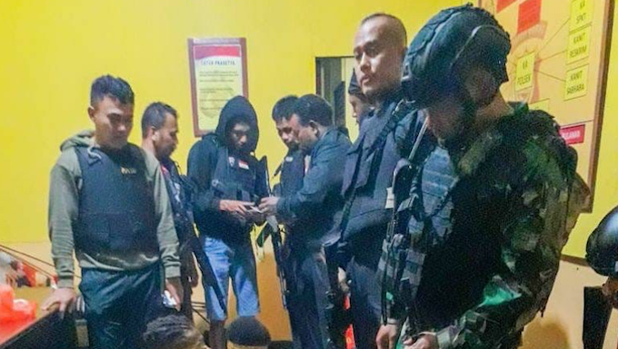 Indonesian Games ‘held on bones of Papuans’, accuses Benny Wenda Papuans arrested and blindfolded in an Indonesian military crackdown in Maybrat Sept 2021