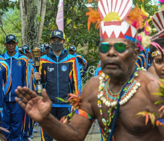 Papuans welcome Indonesian Games torch