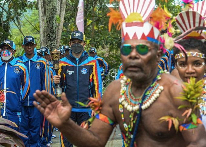 Papuans welcome Indonesian Games torch