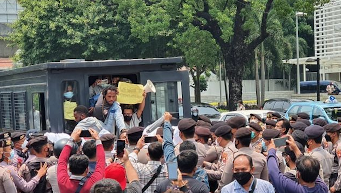 Police break up rally by Papua activists at US embassy in Jakarta – 17 arrested Papuan US Embassy protest in Jakarta 30092021