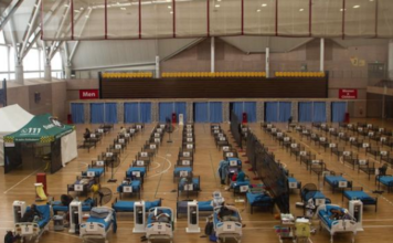 NZ sends medical team to PNG as covid-19 overwhelms health system Makeshift covid hospital in POM