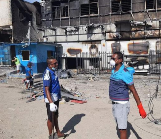 Fijian community help Bank of South Pacific staff clean up in Honiara